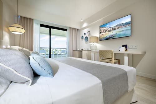 Hochwertige Bettwaren, Minibar, Zimmersafe, Schreibtisch