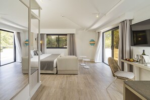 Roba de llit d'alta qualitat, minibar i caixa forta a l'habitació 