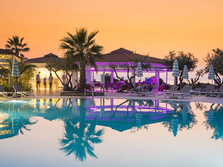 4 piscinas al aire libre, sombrillas, tumbonas