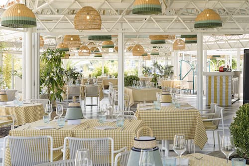 4 restaurants, spécialités Cuisine méditerranéenne