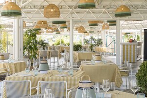 4 restaurantes, café da manhã, culinária mediterrânea