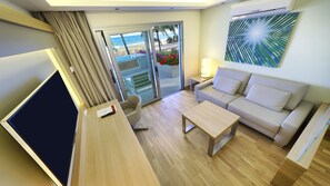 Suite - terrasse - havudsigt | Premium-sengetøj, minibar, skrivebord, gratis Wi-Fi