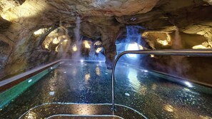 Bastu, bubbelpool, turkiskt bad/hamam och kroppsbehandlingar