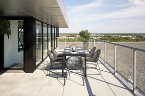 Premium bedding, desk, blackout drapes, soundproofing - Four Points by Sheraton Levis Convention Centre (Levis)