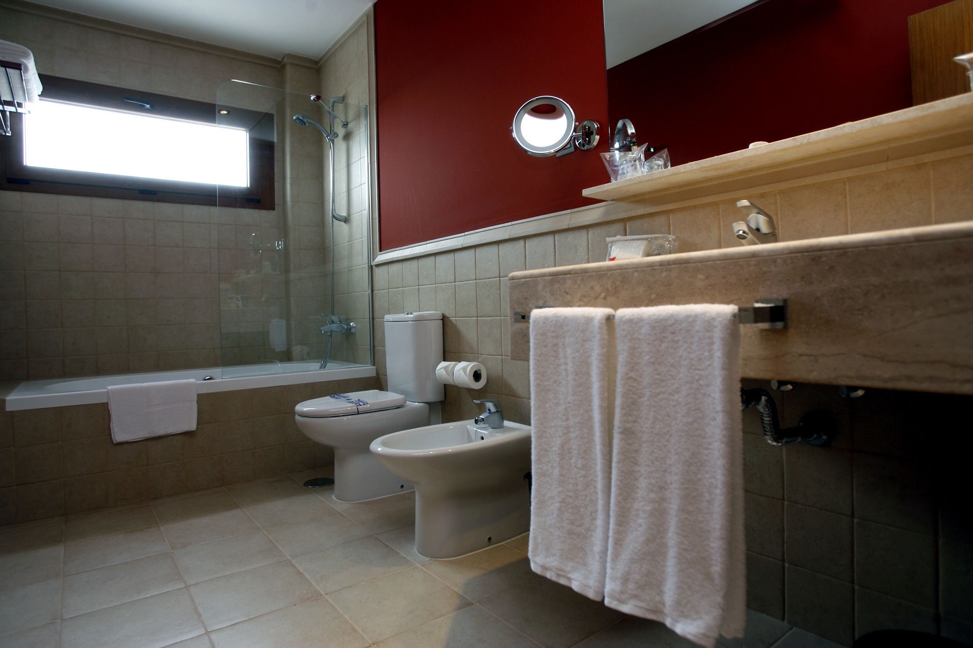 deluxe triple room, 1 bedroom | bathroom | free toiletries, hair dryer, towels, soap