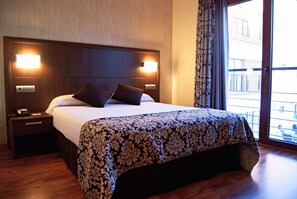 Basic Double Room, 1 Bedroom | Desk, laptop workspace, blackout curtains, cots/infant beds - Hotel Andalussia (Conil de la Frontera)