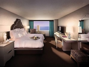 Premium bedding, desk, free WiFi