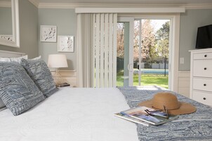 Quarto, 1 cama Queen | Ferros/tábuas de passar roupa, camas extras/dobráveis (sobretaxa)