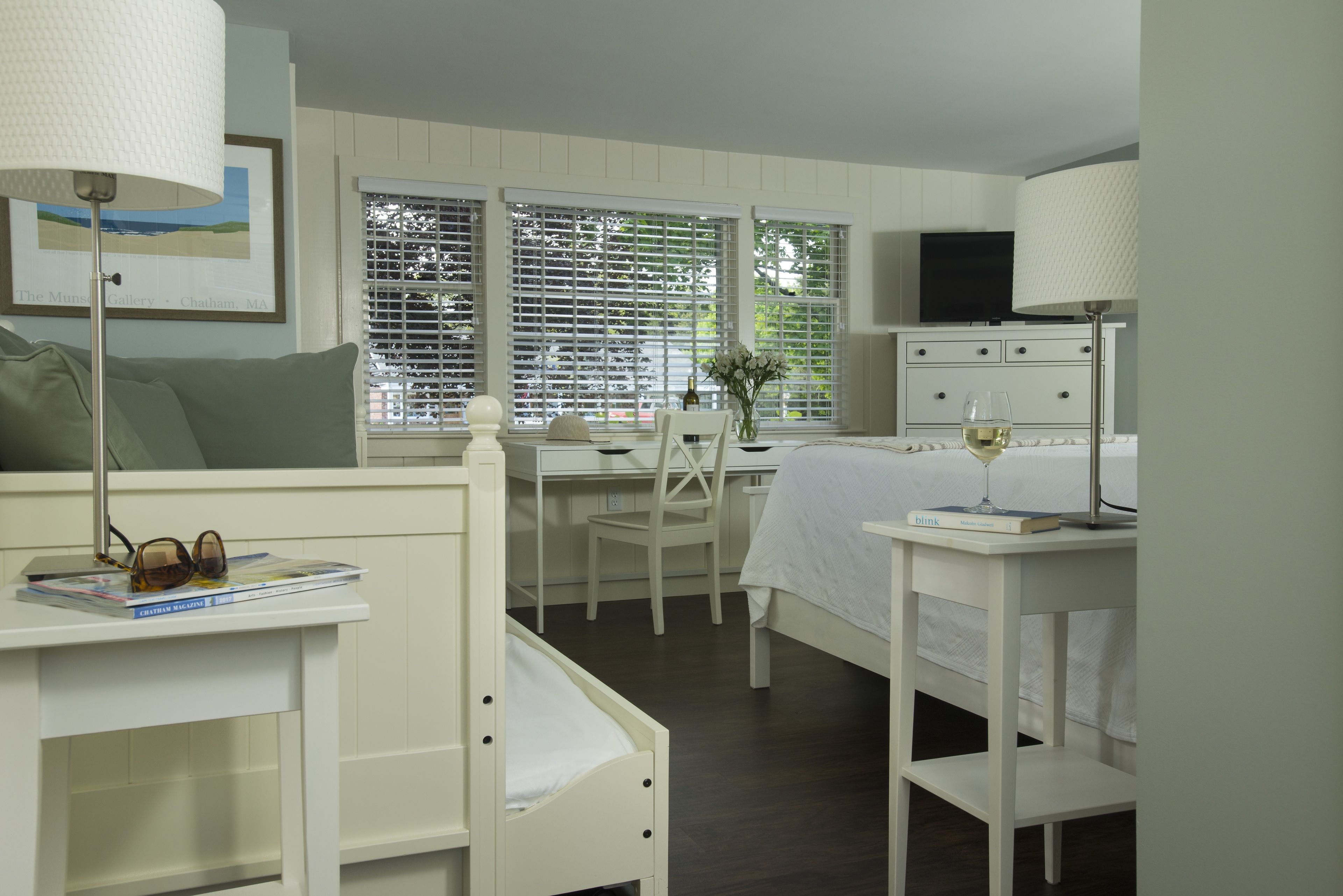 deluxe room, multiple beds | iron/ironing board, rollaway beds, free wifi, bed sheets