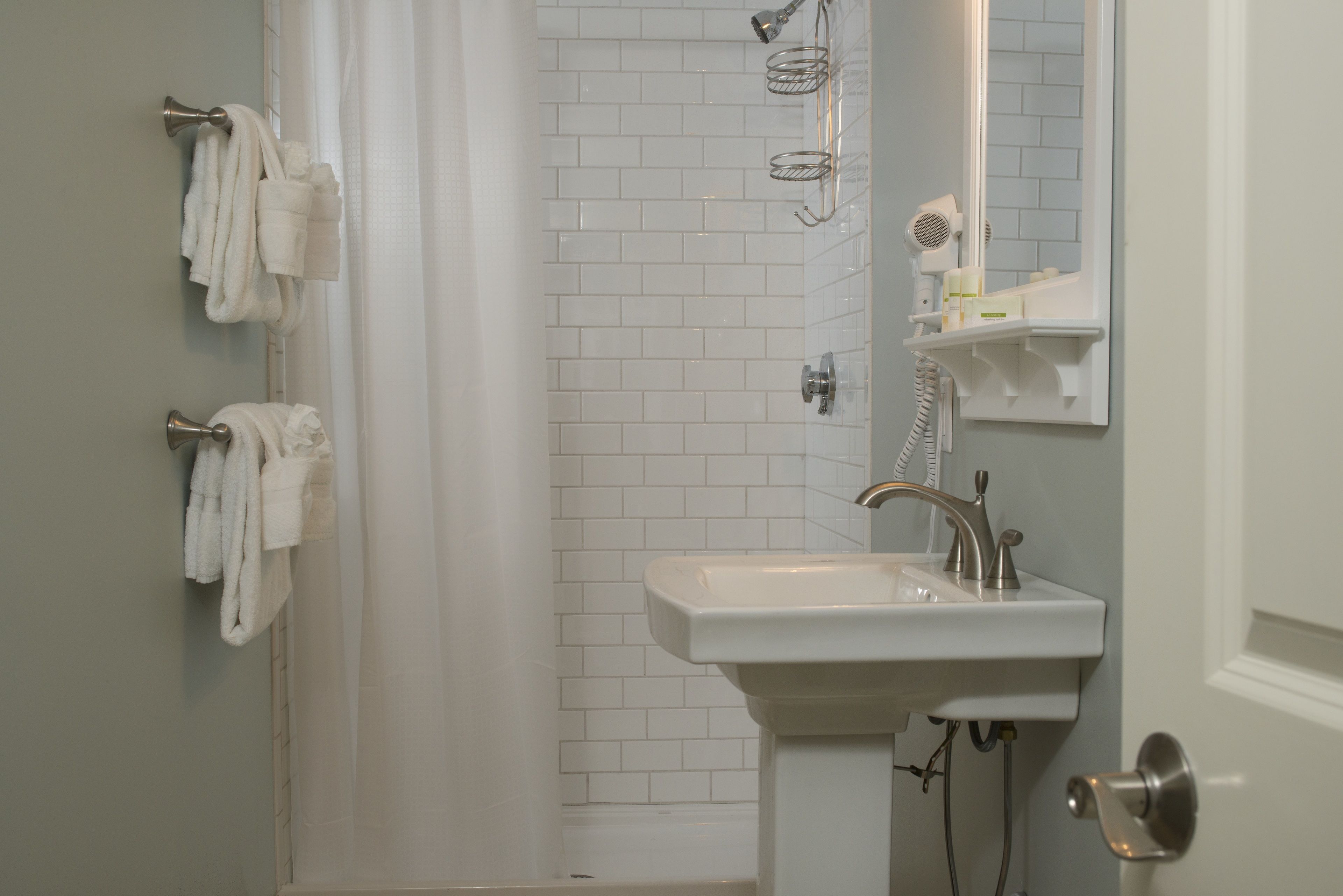 deluxe room, multiple beds | bathroom | free toiletries, towels