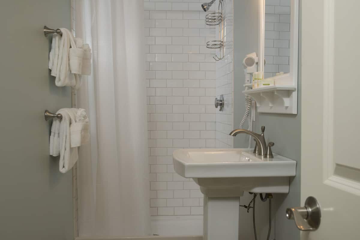 deluxe room, multiple beds | bathroom | free toiletries, towels