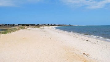 Una spiaggia nelle vicinanze