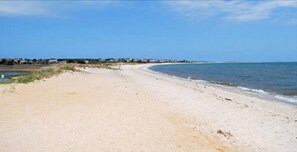 Beach nearby - Chatham Seafarer Inn (Chatham)