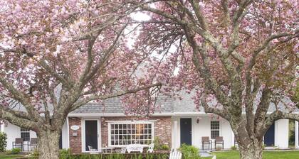 Chatham Seafarer Inn