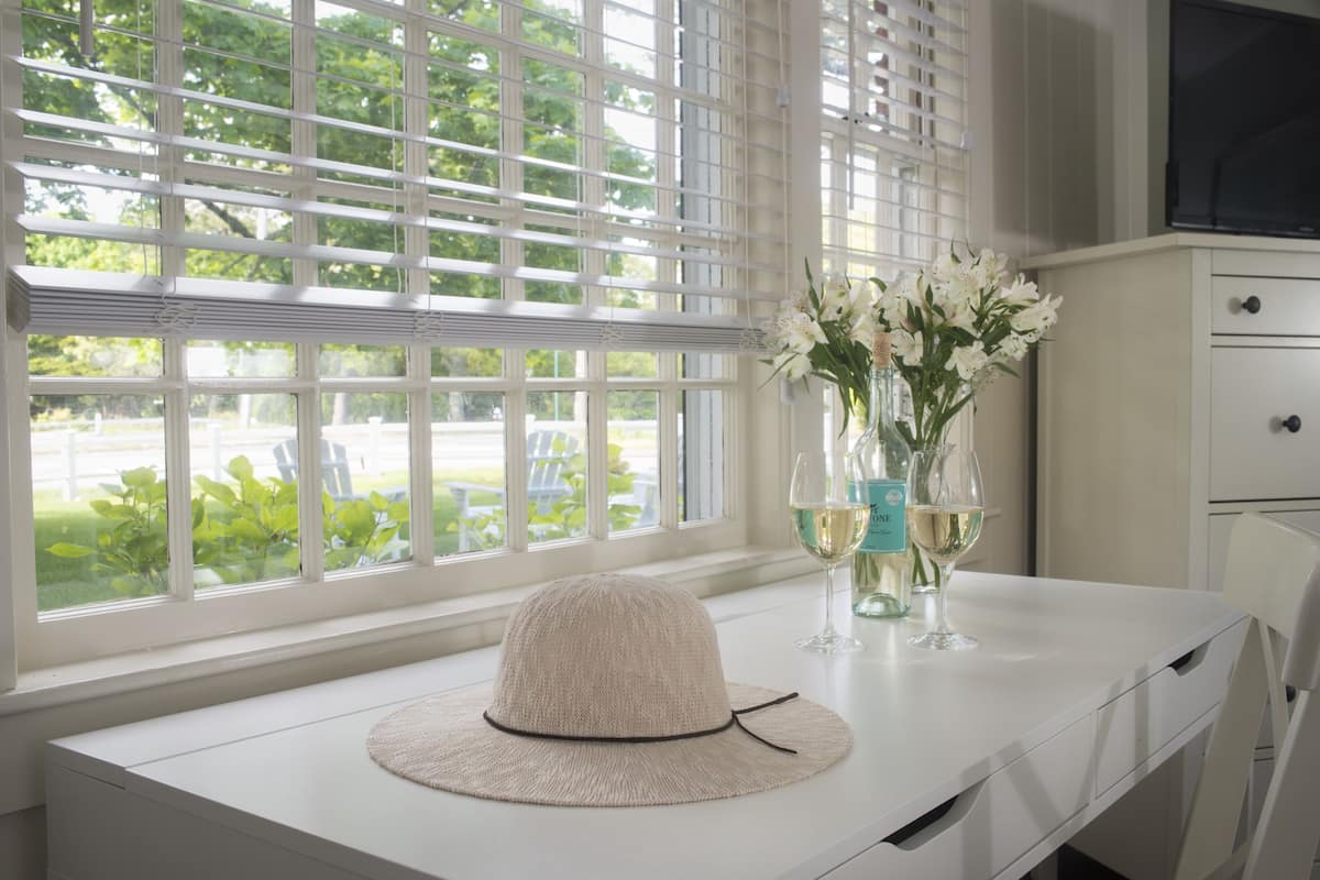 Deluxe Room, Multiple Beds | Iron/ironing board, rollaway beds, free WiFi, bed sheets