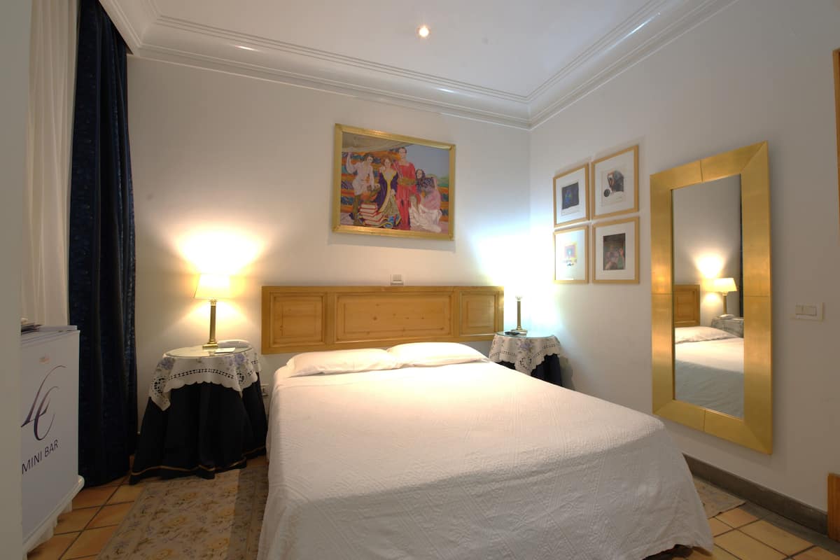 Small Double Room Internal View | Minibar, in-room safe, desk, soundproofing