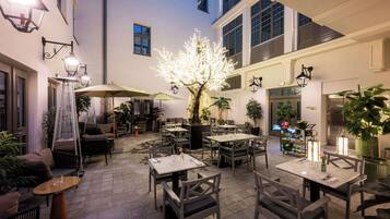 Frokost, lunsj og middag serveres, internasjonale retter