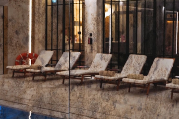 Sauna, hammam, 2 salles de soins, massages