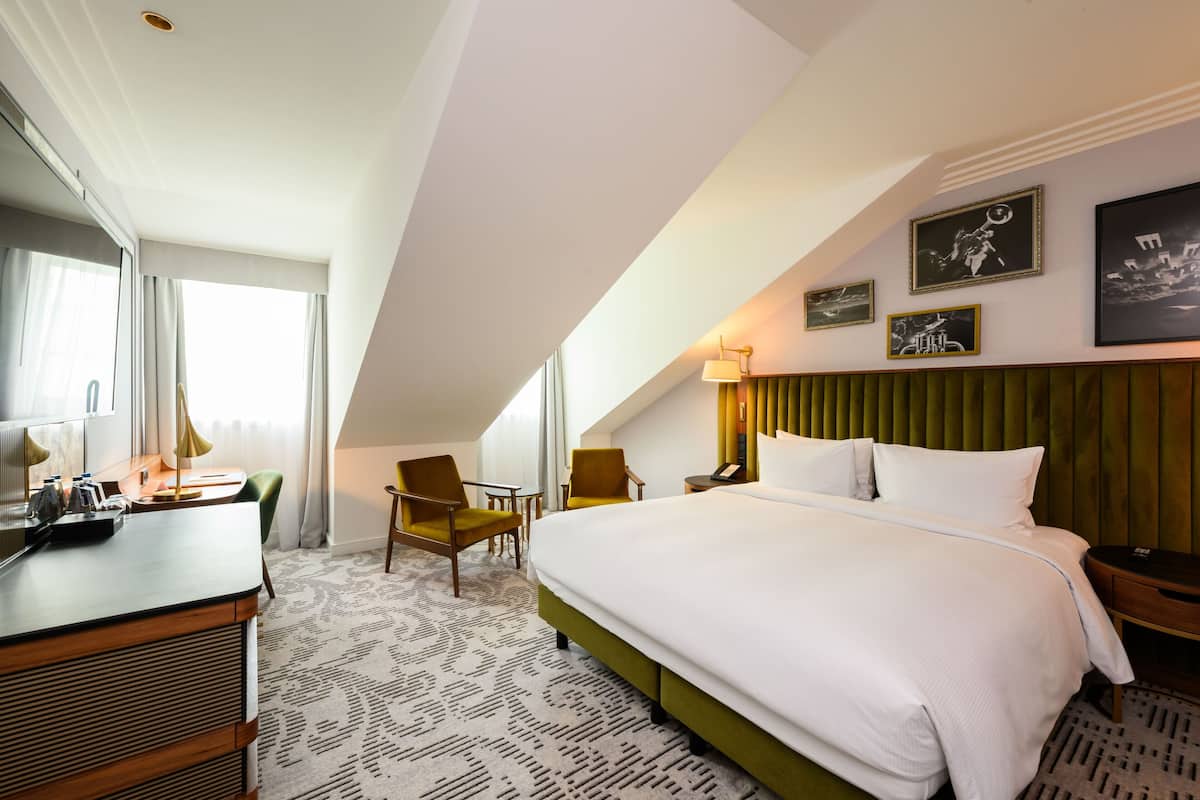 In-room safe, individually decorated, individually furnished, desk