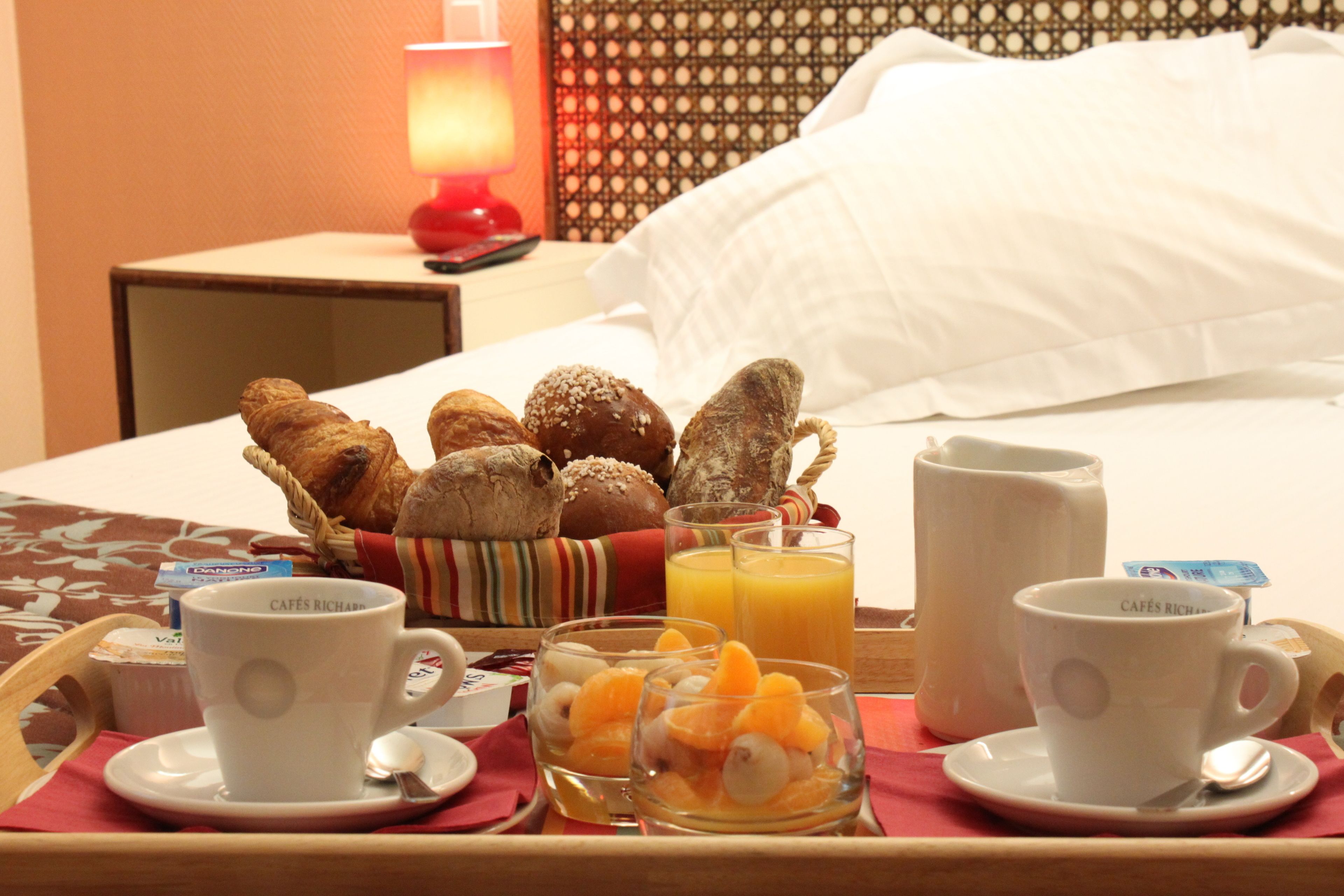 double room, lake view | room service – dining