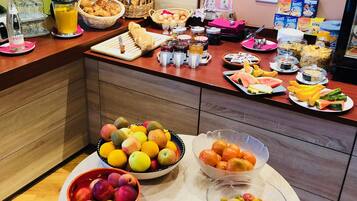 Petit déjeuner buffet servi tous les jours en supplément