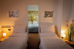 Desk, blackout curtains, iron/ironing board, cots/infant beds - Albergo Vista Lago (Brunate)