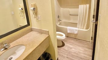 Combined shower/bathtub, hair dryer, towels