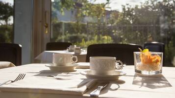 Free daily buffet breakfast