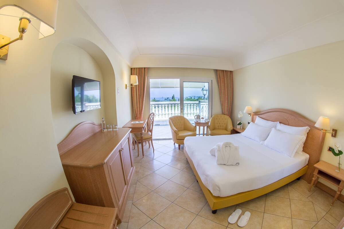 Premium bedding, down comforters, minibar, in-room safe