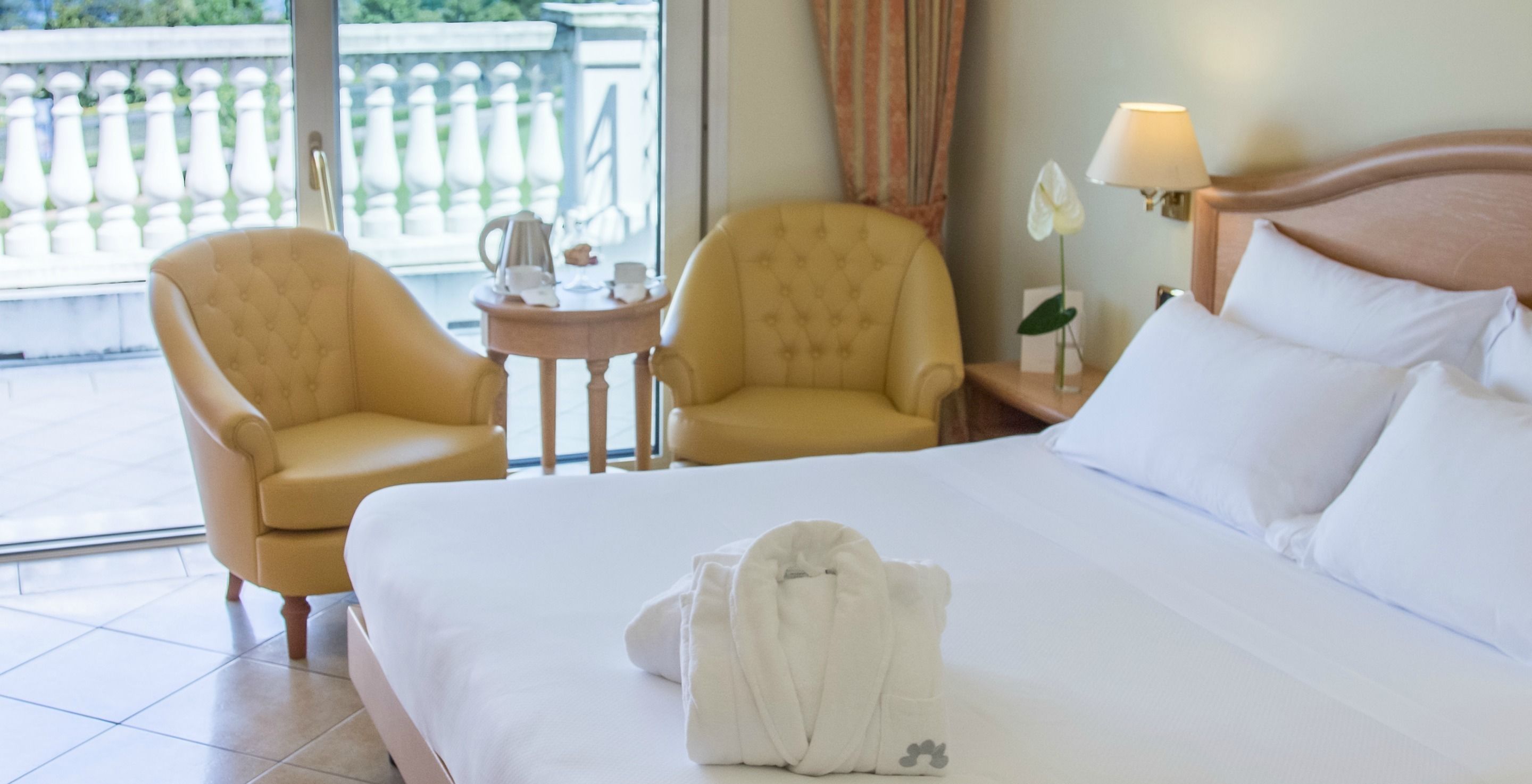 Premium bedding, down comforters, minibar, in-room safe