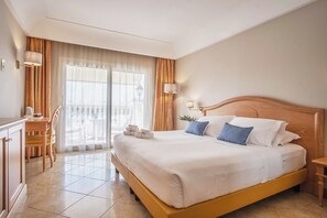 Premium bedding, down comforters, minibar, in-room safe - Palace Hotel Desenzano (Desenzano del Garda)