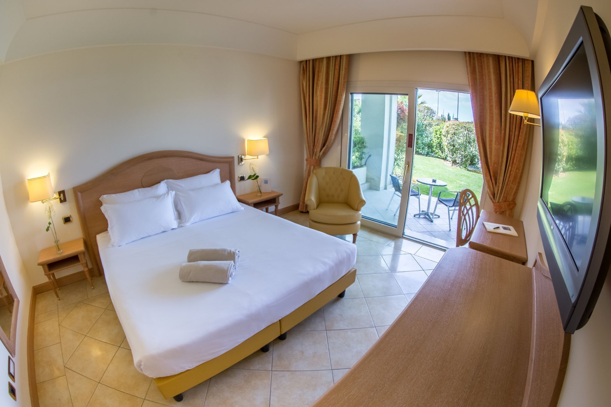 Premium bedding, down comforters, minibar, in-room safe