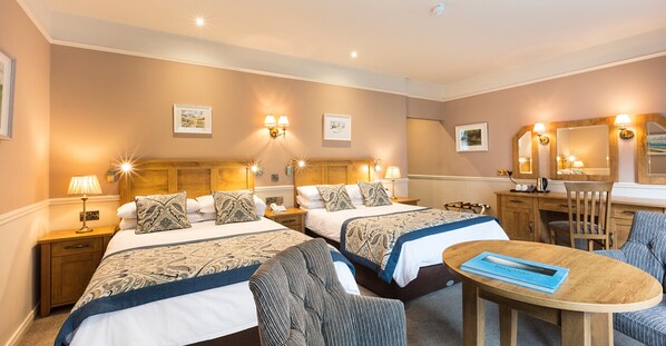 Bureau, rideaux occultants, fer et planche à repasser, Wi-Fi gratuit