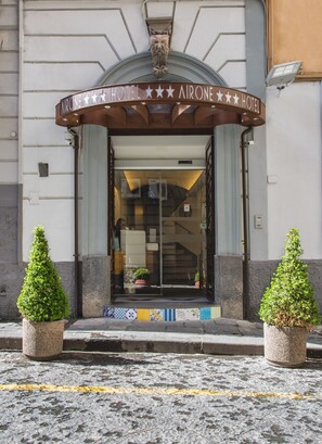 Property entrance - Hotel Airone (Naples)