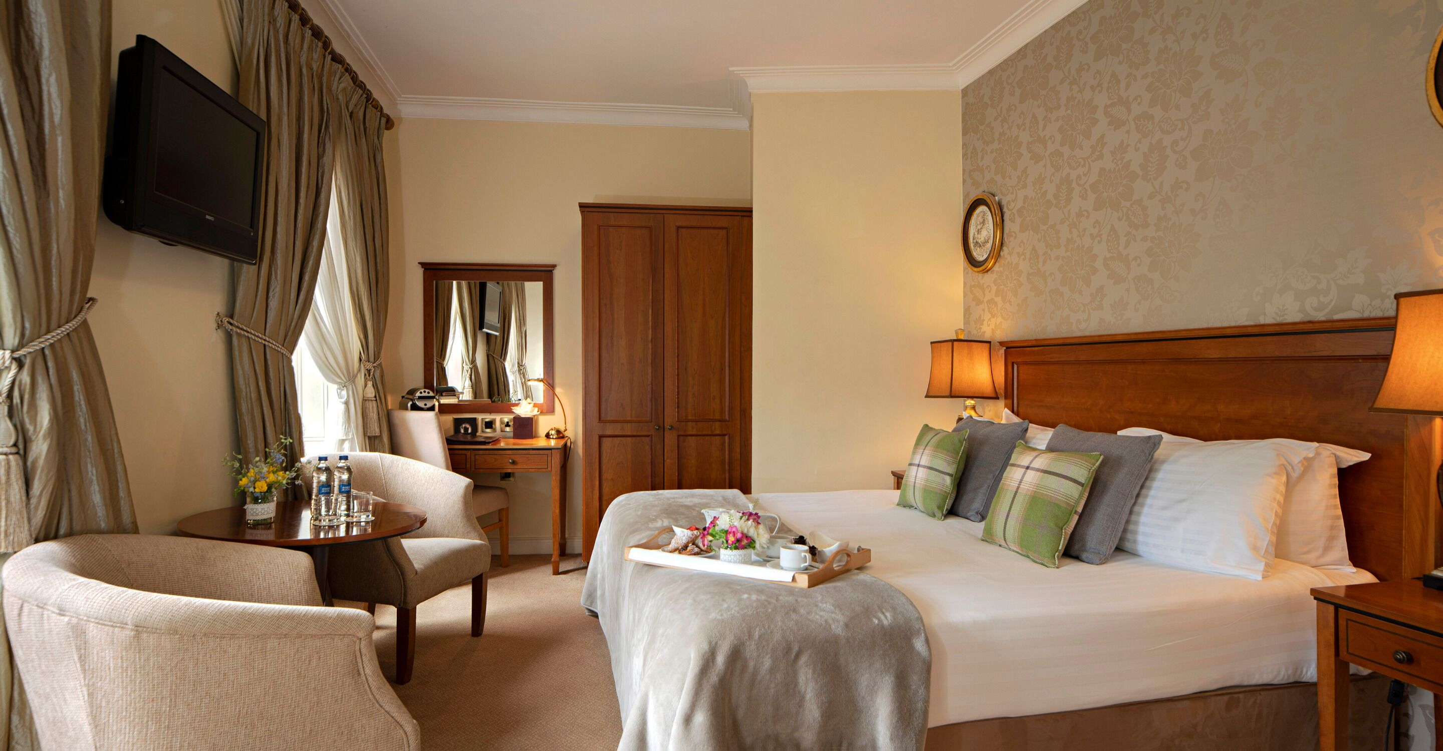 family room | 1 bedroom, in-room safe, desk, iron/ironing board