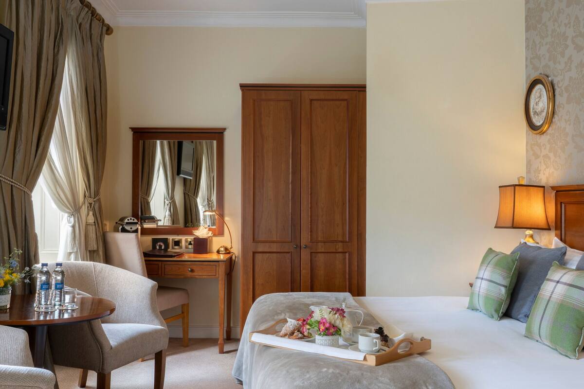 1 bedroom, in-room safe, desk, iron/ironing board