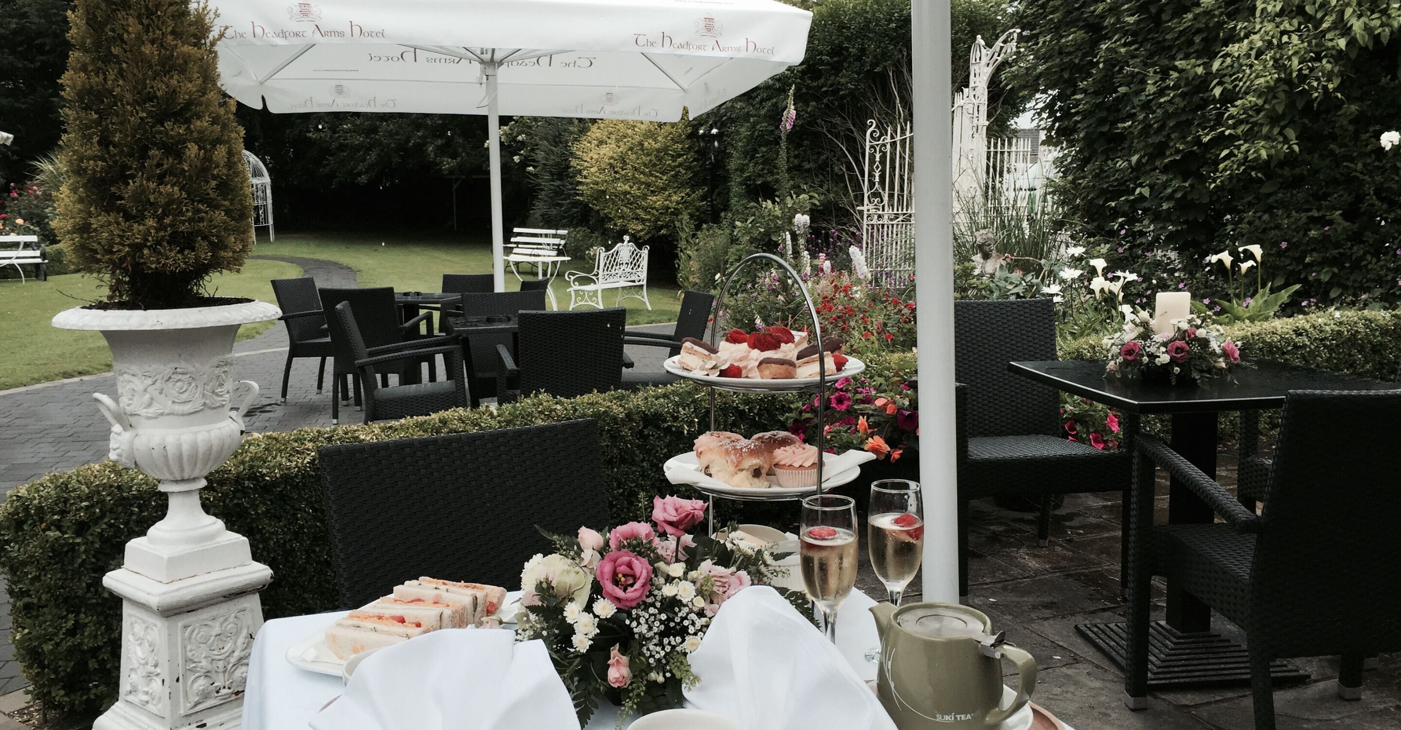 lunch and dinner served