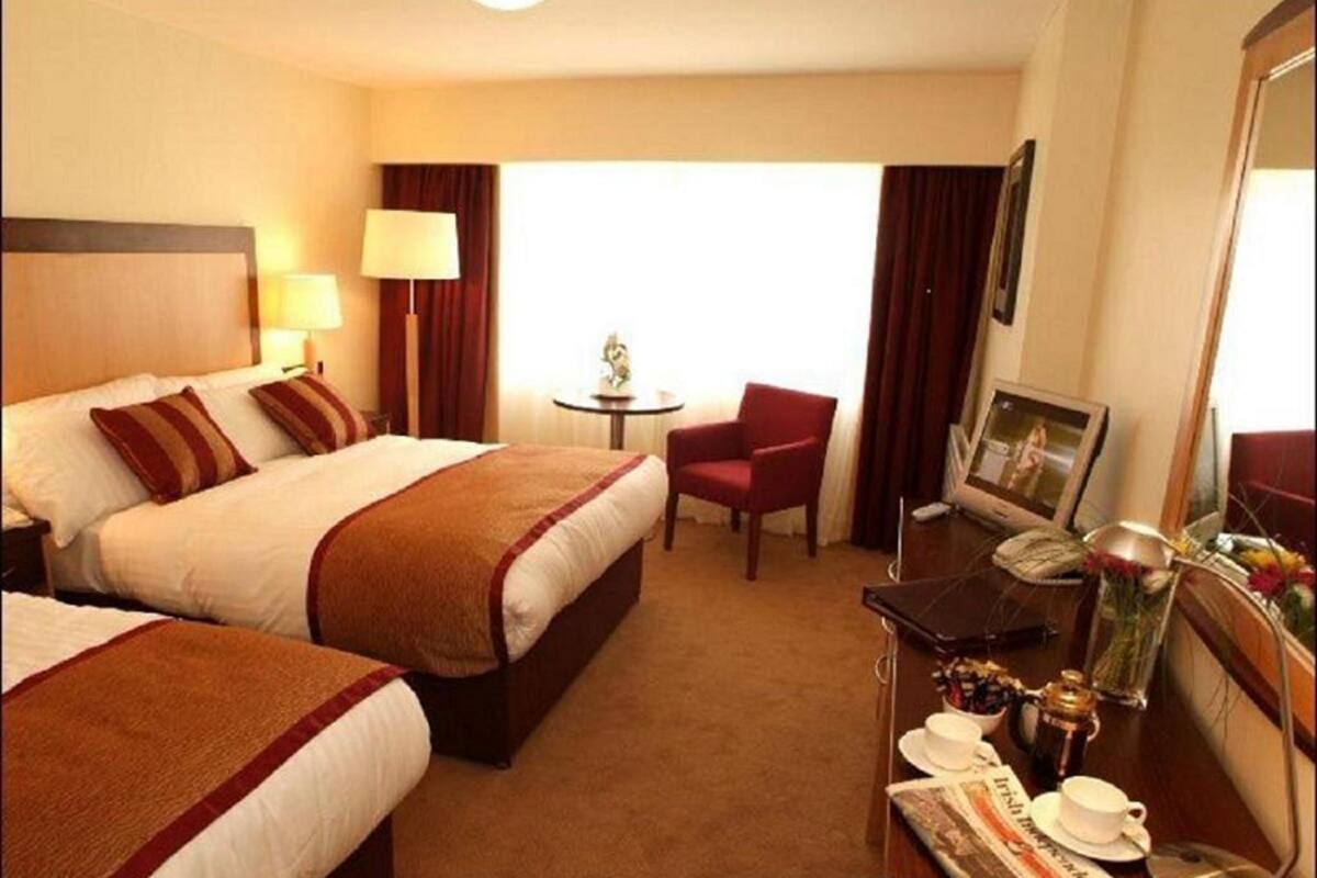 1 bedroom, in-room safe, desk, iron/ironing board