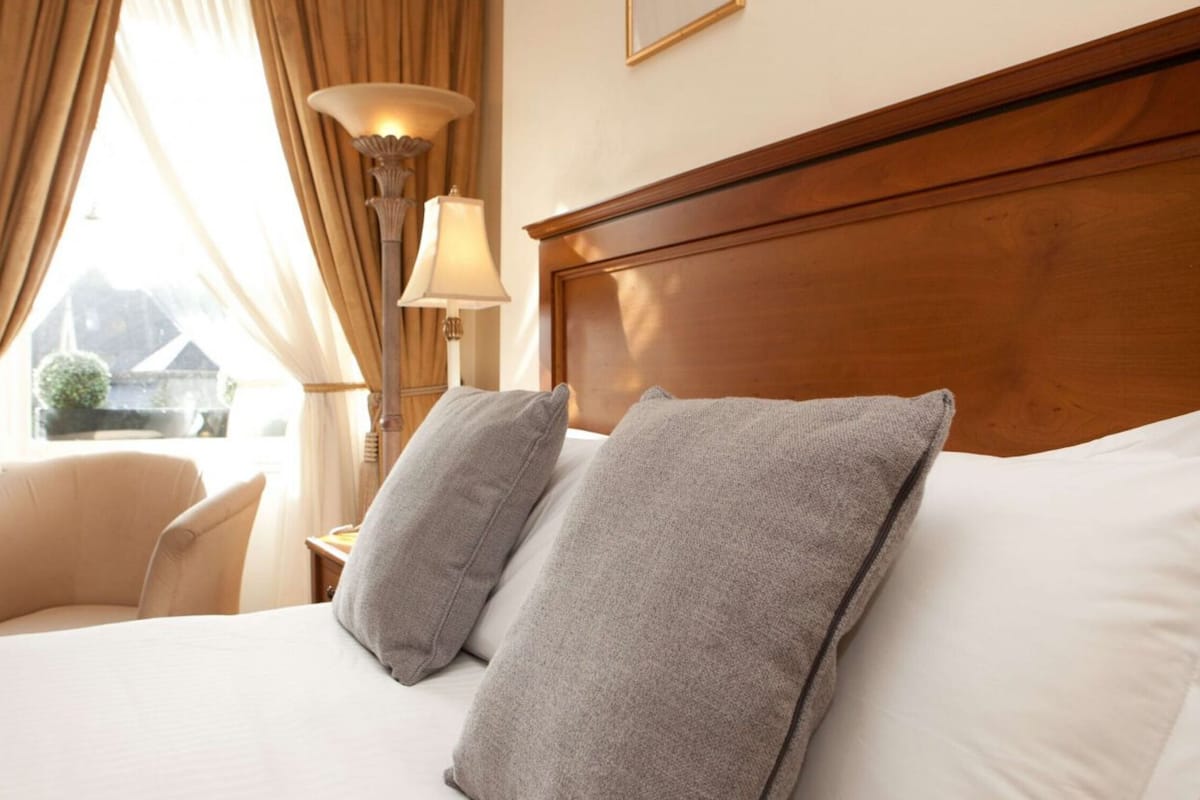 1 bedroom, in-room safe, desk, iron/ironing board