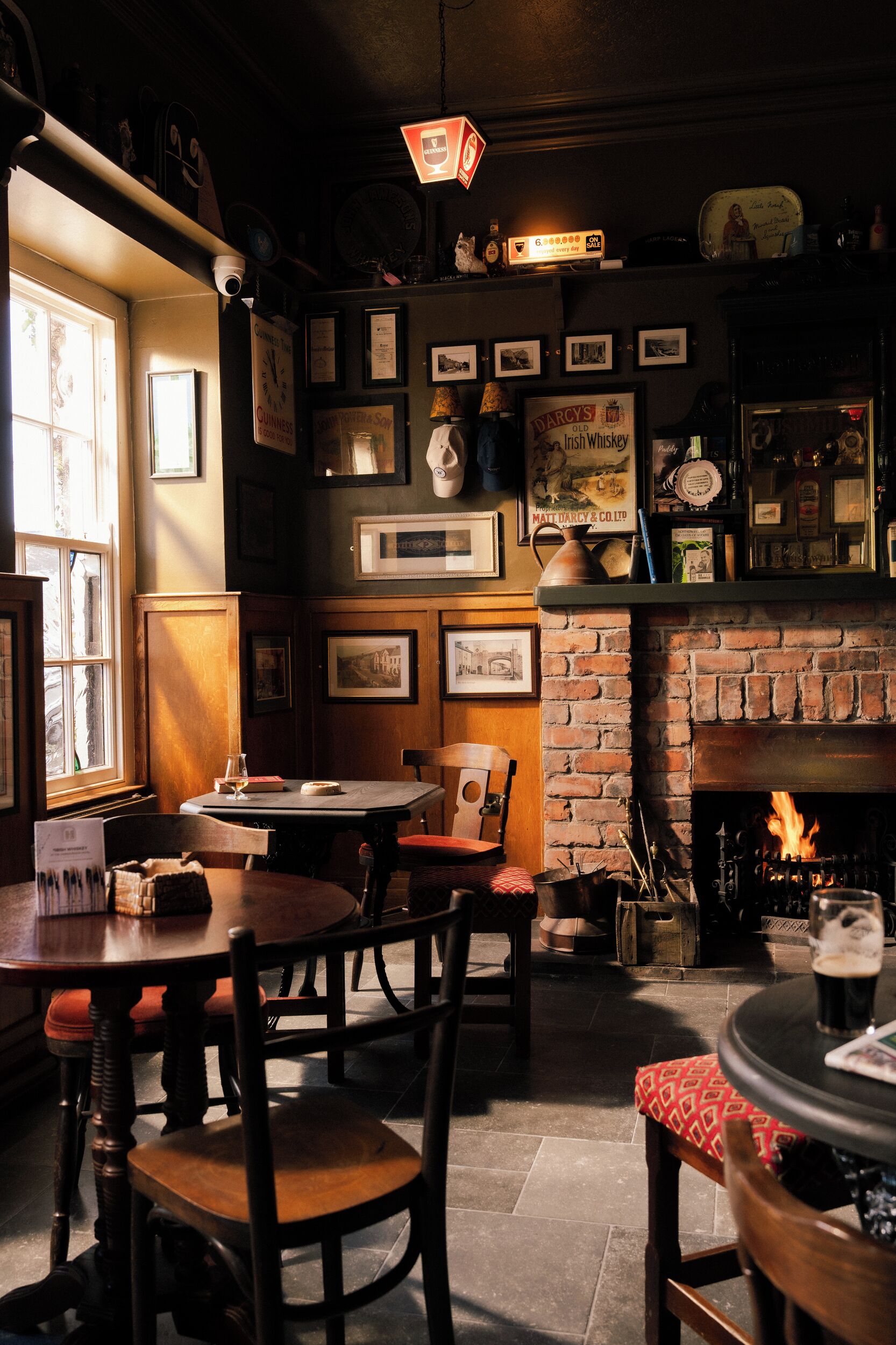 Bar (trong khuôn viên)