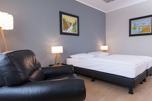 Executive Suite | Hypo-allergenic bedding, down comforters, in-room safe, desk