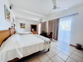 Deluxe Twin Room with Sea View | Una cassaforte in camera, Wi-Fi gratuito, lenzuola
