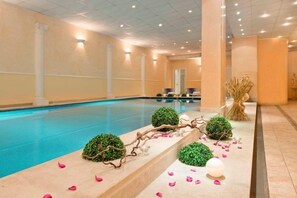 Indoor spa tub - Hotel Villa Medici (Rocca San Giovanni)