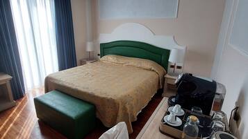 Phòng Cao cấp | Minibar, két bảo mật tại phòng, bàn, phòng cách âm