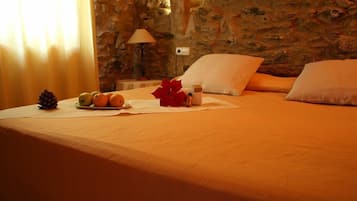 Superior Double Room | Desk, blackout drapes, soundproofing, WiFi