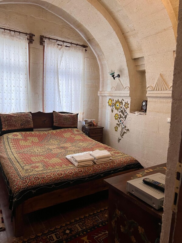 Standard Room, 1 Double Bed | Premium bedding, in-room safe, individually decorated