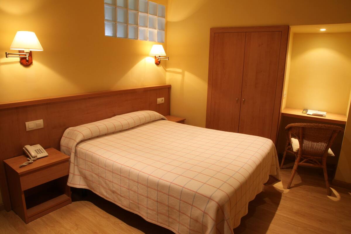 Coffres-forts dans les chambres, chambres insonorisées, lits bébé