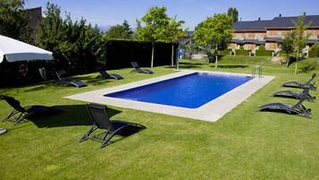 Outdoor pool, sun loungers