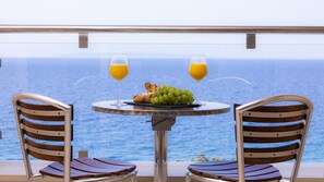 Premium double room with extra bed, sea view, balcony | Ausblick vom Zimmer