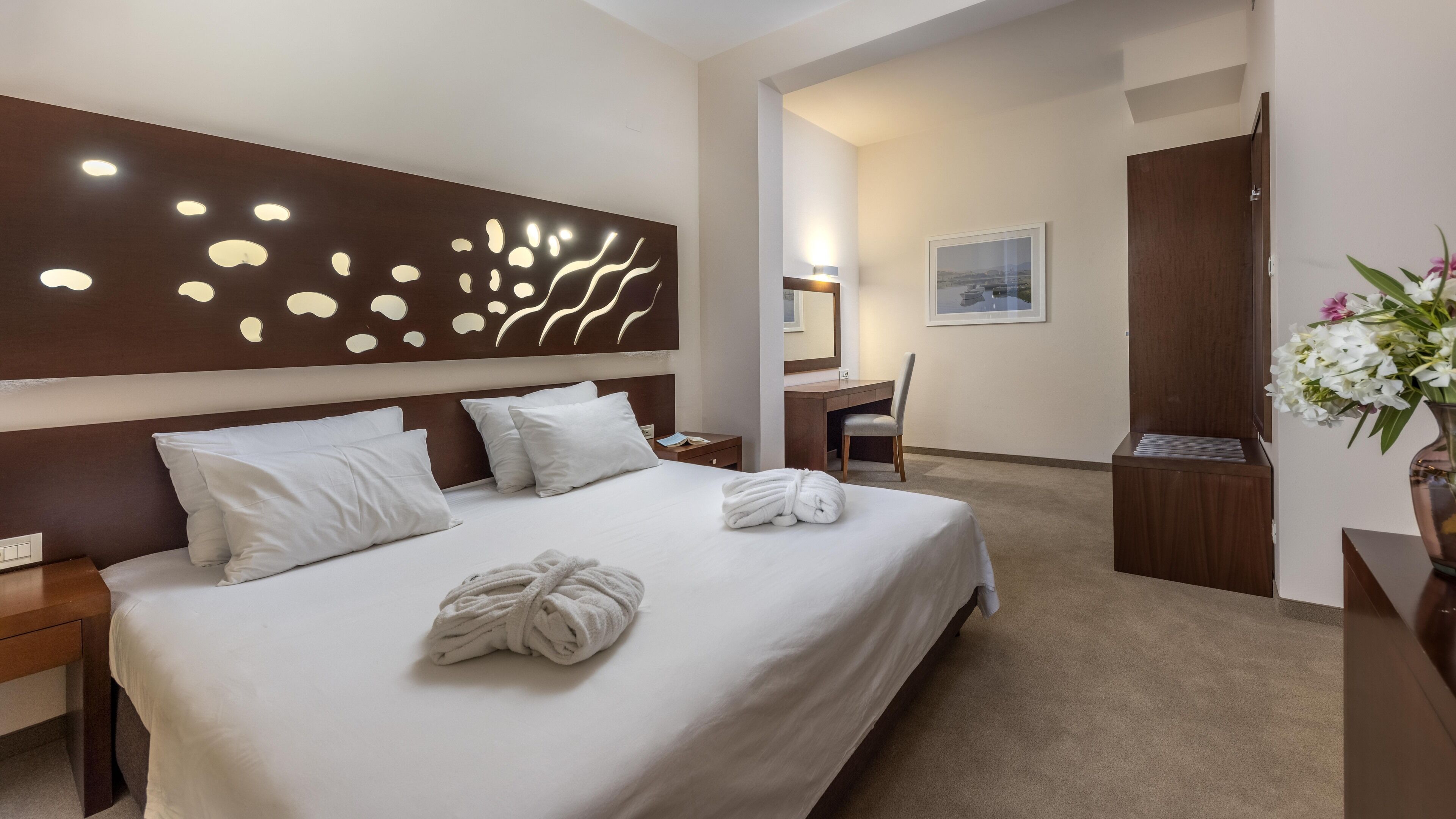 Minibar, in-room safe, desk, laptop workspace